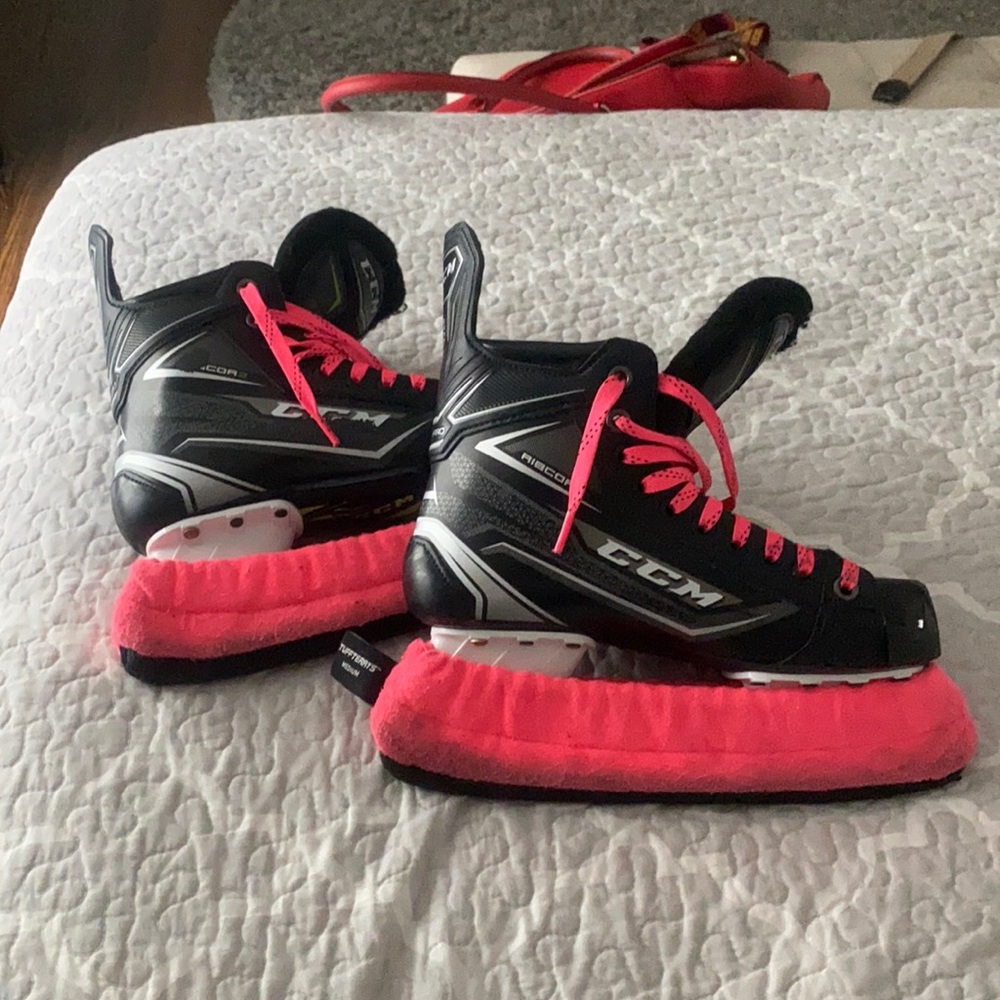 Ccm ribcor hockey skates
